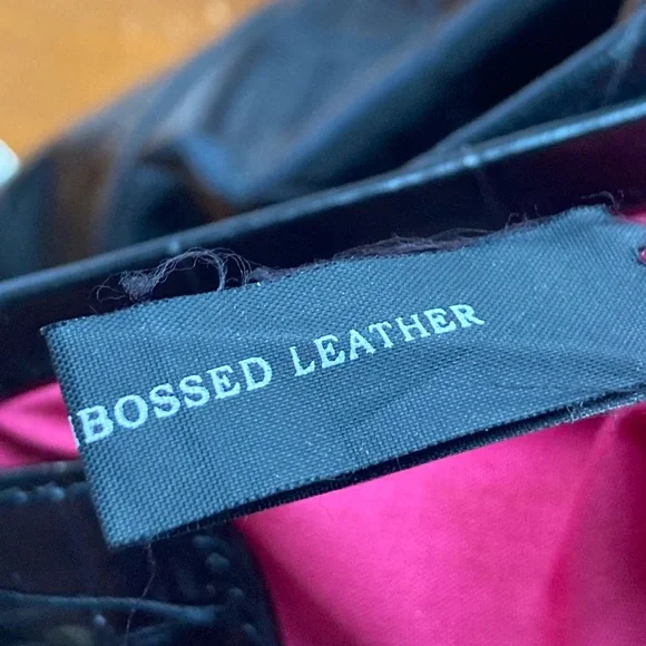 Elegant Black Croc-Embossed leather purse - Picture 14 of 15